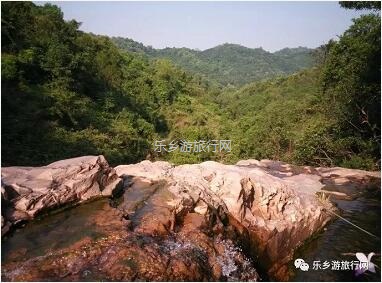 <a href=http://www.lexiangyou.org/xiangcunlvyou/ target=_blank class=infotextkey>乡村旅游</a>：潭水清澈，瀑布如丝绸般滑过